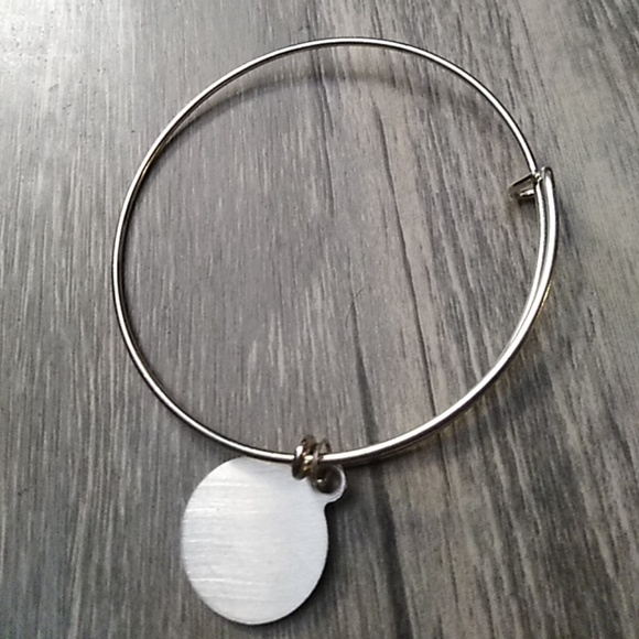 🎆 2 for$15🎆Silver adjustable Mama bear bracelet - Picture 2 of 2